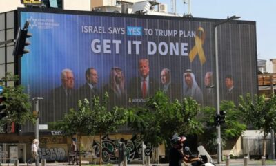 Billboard di Tel Aviv menampilkan wajah Presiden Prabowo bersama Trump dan Netanyahu.