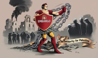 Ilustrasi dramatis sosok Spanyol teguh memecah rantai senjata, berdiri di depan puing Gaza dan asap. Figur Eropa samar berbisik di latar belakang, sementara burung merpati terluka dan spanduk "Solidaritas untuk Palestina" menambah kedalaman simbolis. Warna merah tua, abu-abu, dan emas pudar memperkuat suasana kelam.