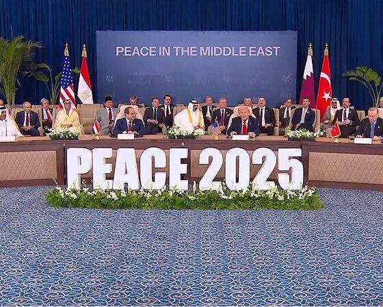 Para pemimpin dunia berfoto bersama di Konferensi Sharm el-Sheikh