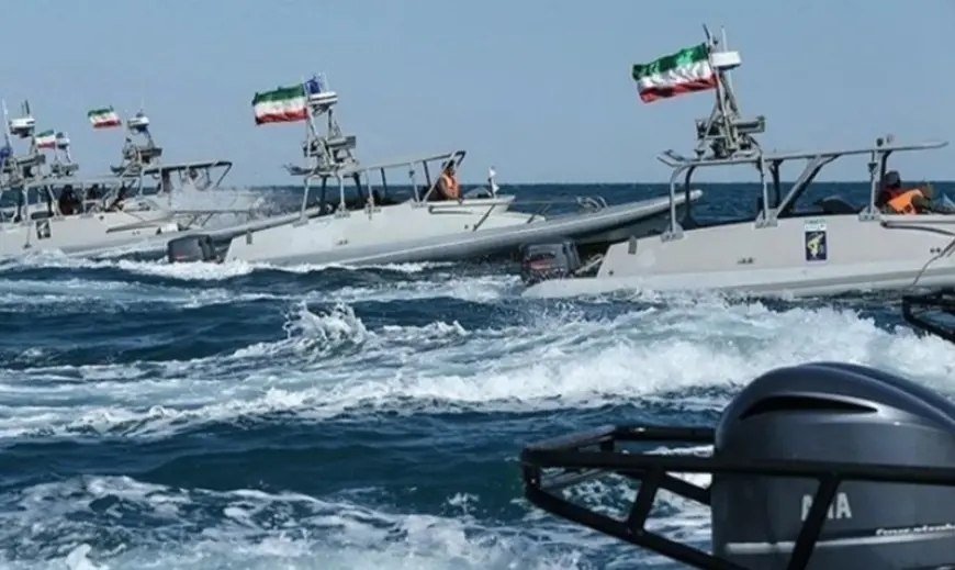 Ilustrasi serangan Iran menggunakan rudal dan drone di tengah eskalasi konflik dengan Amerika Serikat di Selat Hormuz